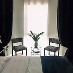 アパート Stylish 4-star Cocoon In The Heart Of Le Marais Nicois *