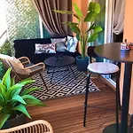 Stylish 4-star Cocoon In The Heart Of Le Marais Nicois ニース