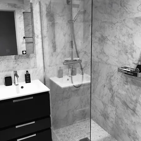 Stylish 4-star Cocoon In The Heart Of The Port Nizza