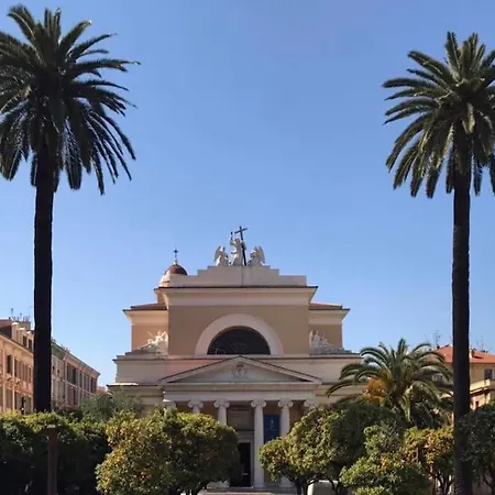 Stylish 4-star Cocoon In The Heart Of The Port Apartment Nizza