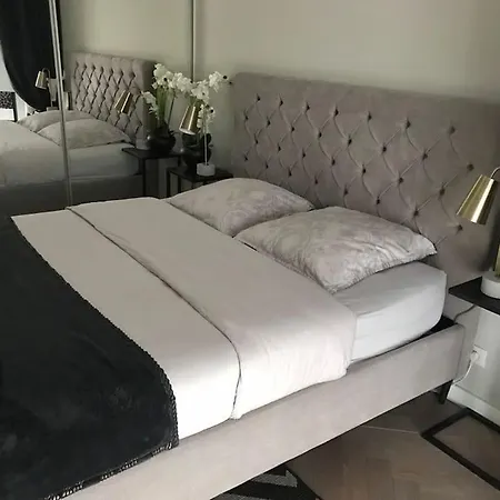 Stylish 4-star Cocoon In The Heart Of The Port Apartment