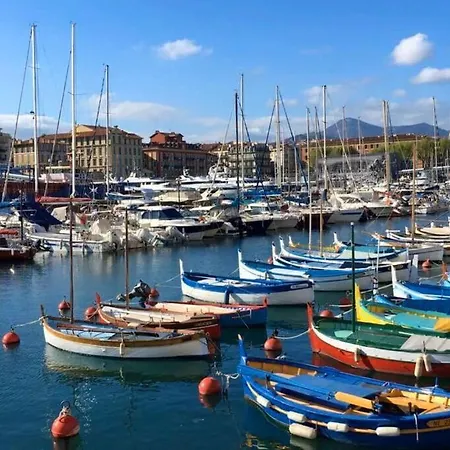 Stylish 4-star Cocoon In The Heart Of The Port Apartment Nizza